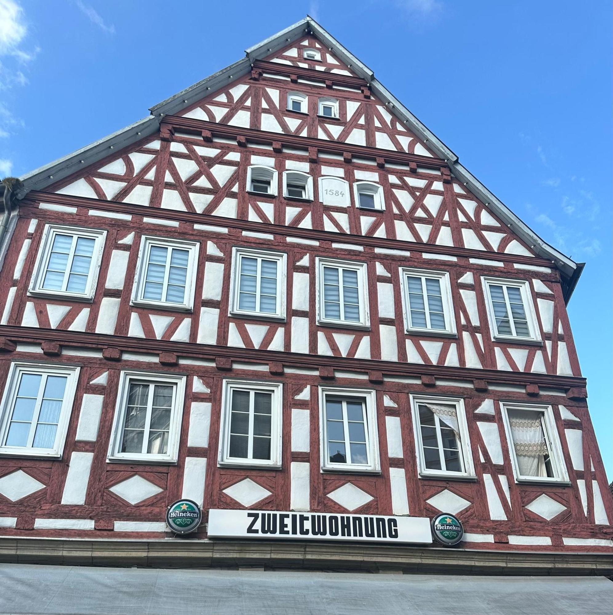Stylisches Apartment Mit Grossem Tageslichbad Am Marktplatz Leonberg Bagian luar foto