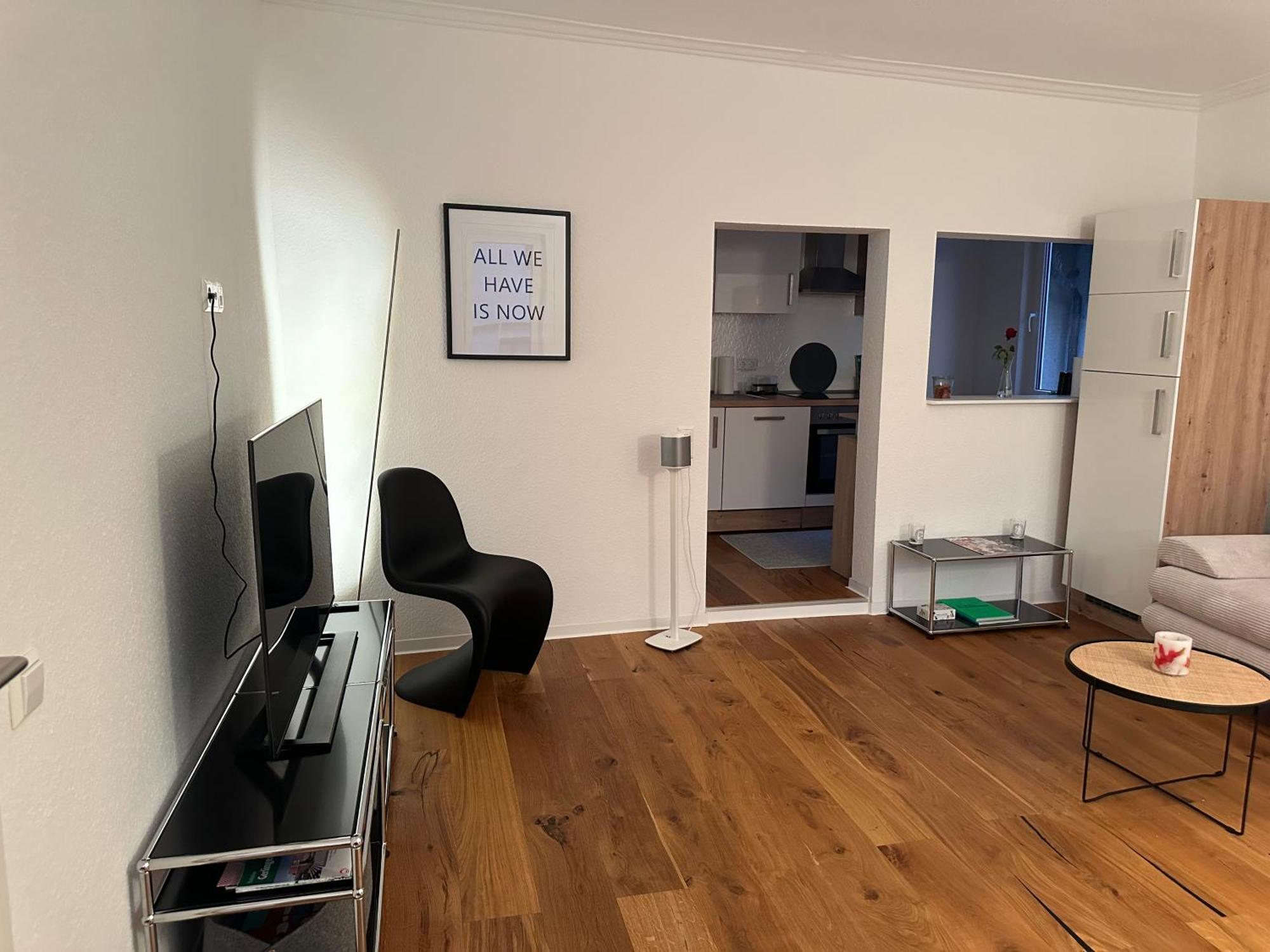 Stylisches Apartment Mit Grossem Tageslichbad Am Marktplatz Leonberg Bagian luar foto