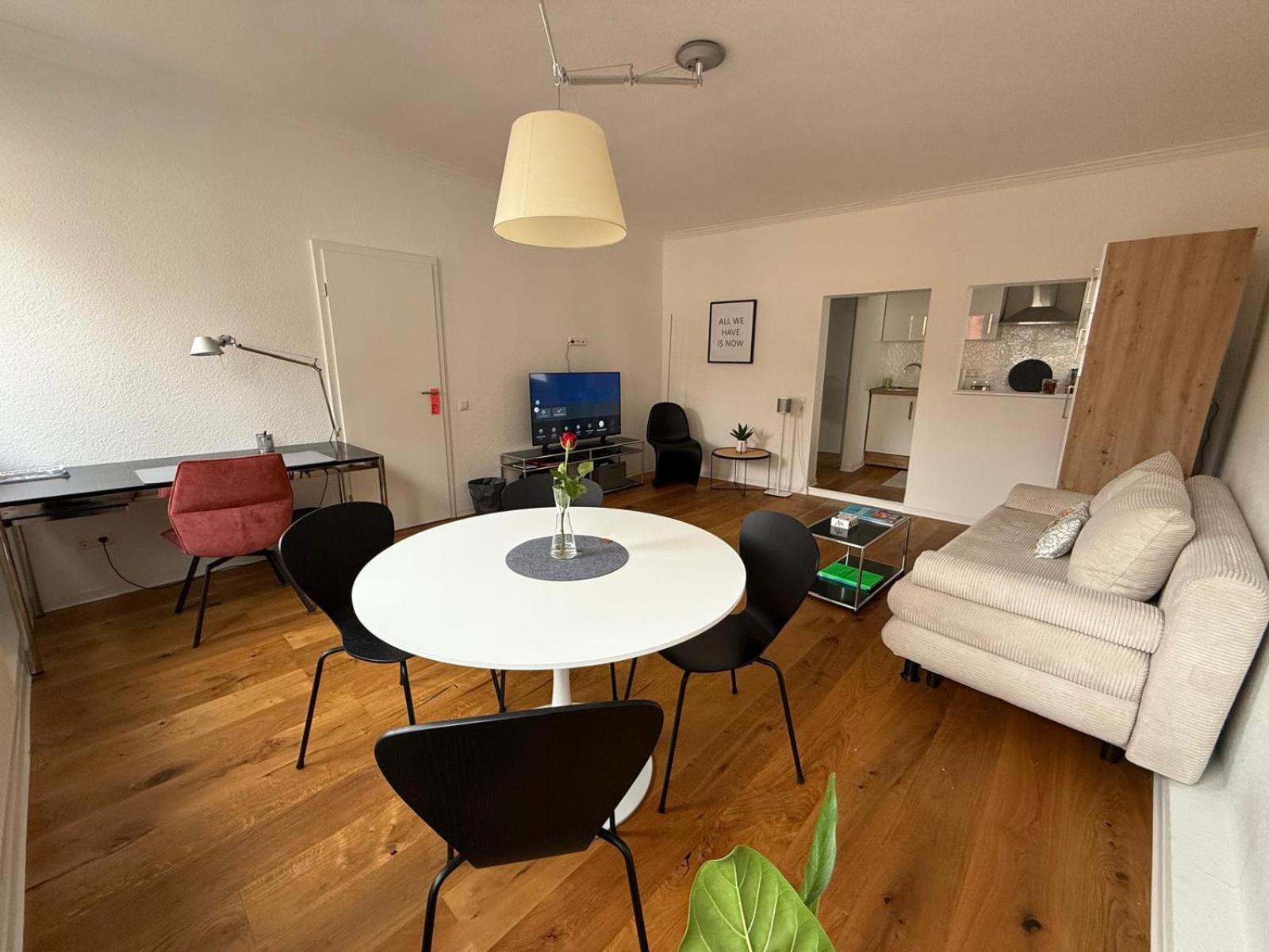 Stylisches Apartment Mit Grossem Tageslichbad Am Marktplatz Leonberg Bagian luar foto