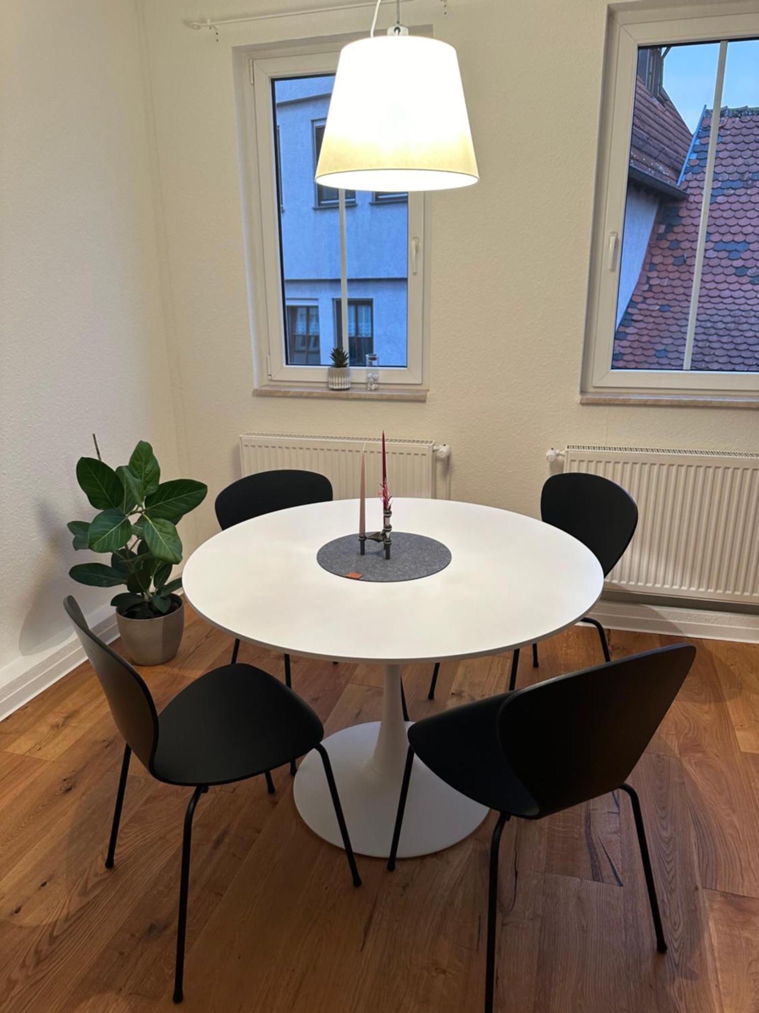 Stylisches Apartment Mit Grossem Tageslichbad Am Marktplatz Leonberg Bagian luar foto