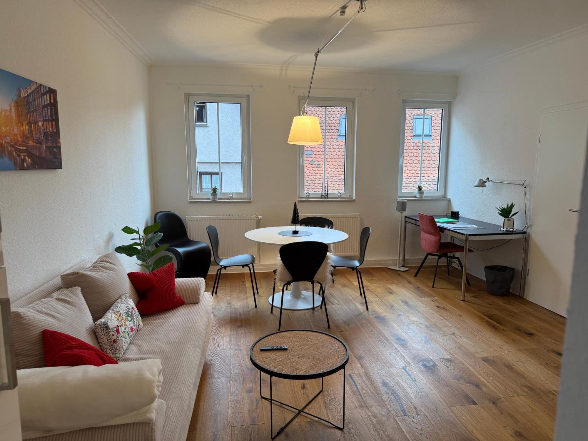 Stylisches Apartment Mit Grossem Tageslichbad Am Marktplatz Leonberg Bagian luar foto