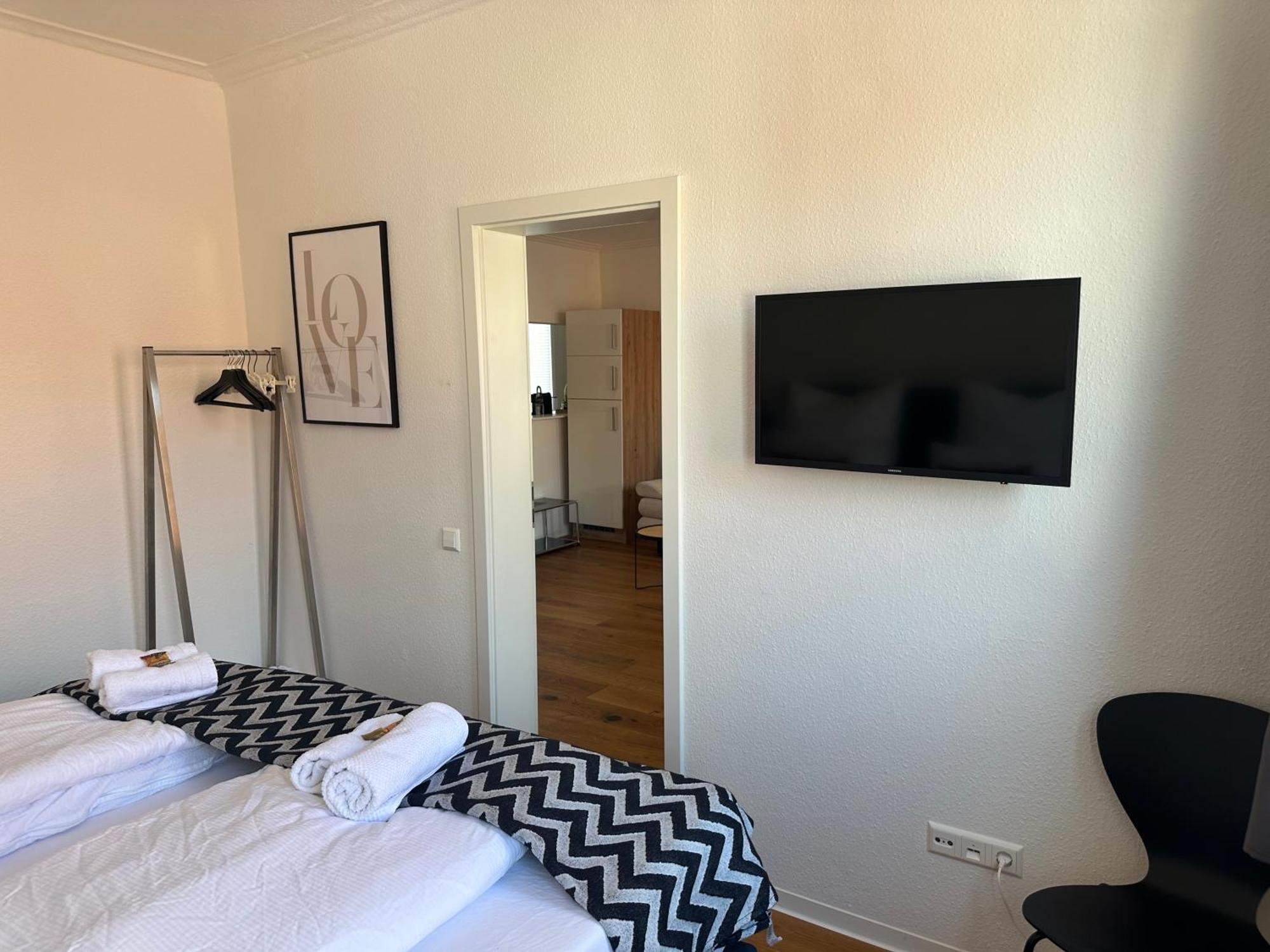 Stylisches Apartment Mit Grossem Tageslichbad Am Marktplatz Leonberg Bagian luar foto